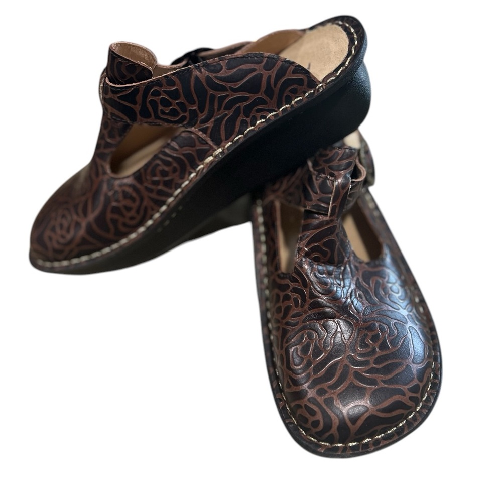 Nwob~ Alegria Classic Emboss Leather Rose Slip On Shoes Women's 37 EURO 6.5-7 US